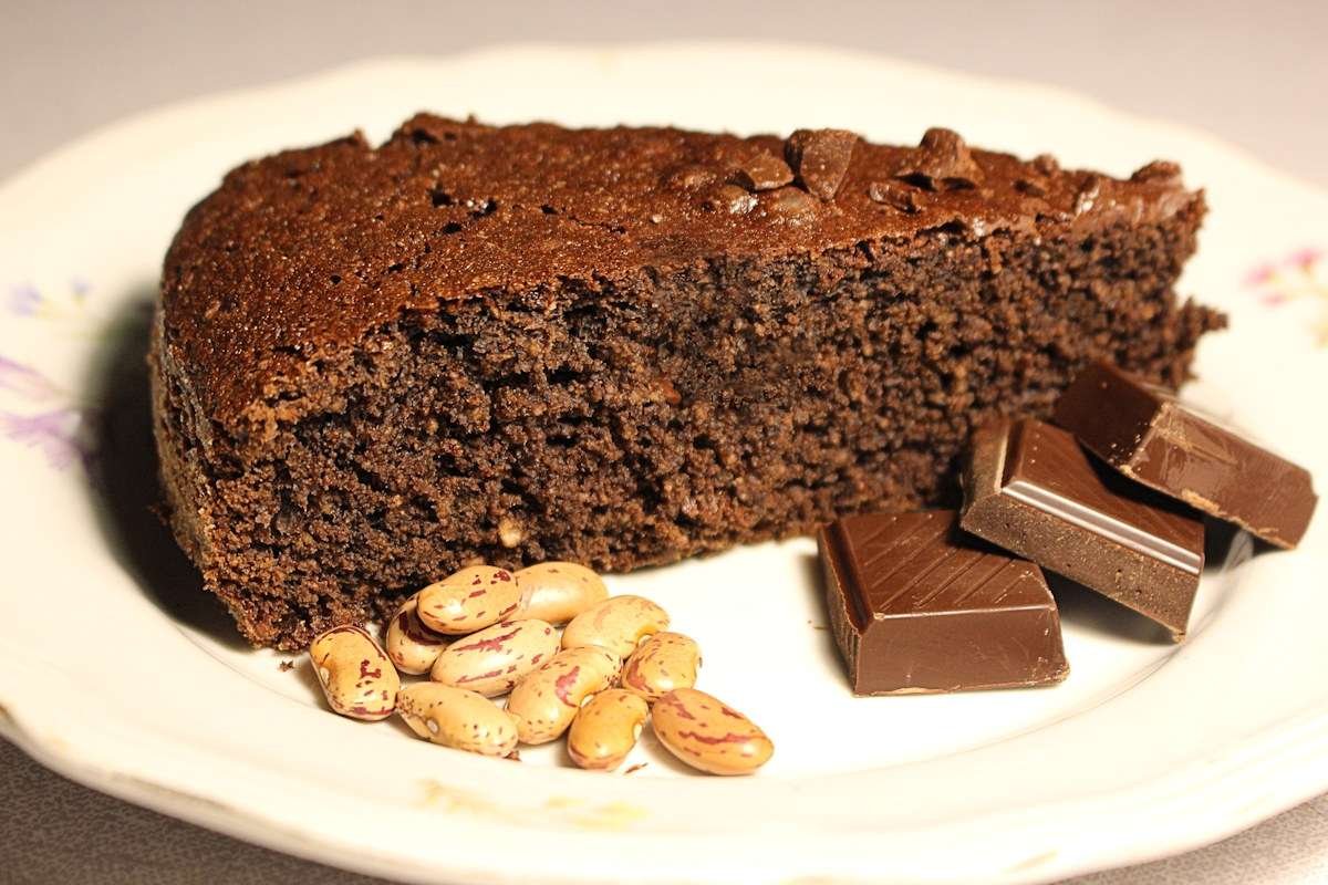 Torta con farina di fagioli al cacao