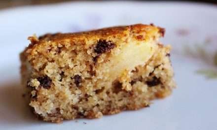 Torta con farina di quinoa cioccolato e mele