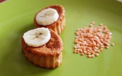 Dolce con farina di lenticchie e banane, con datteri e miele