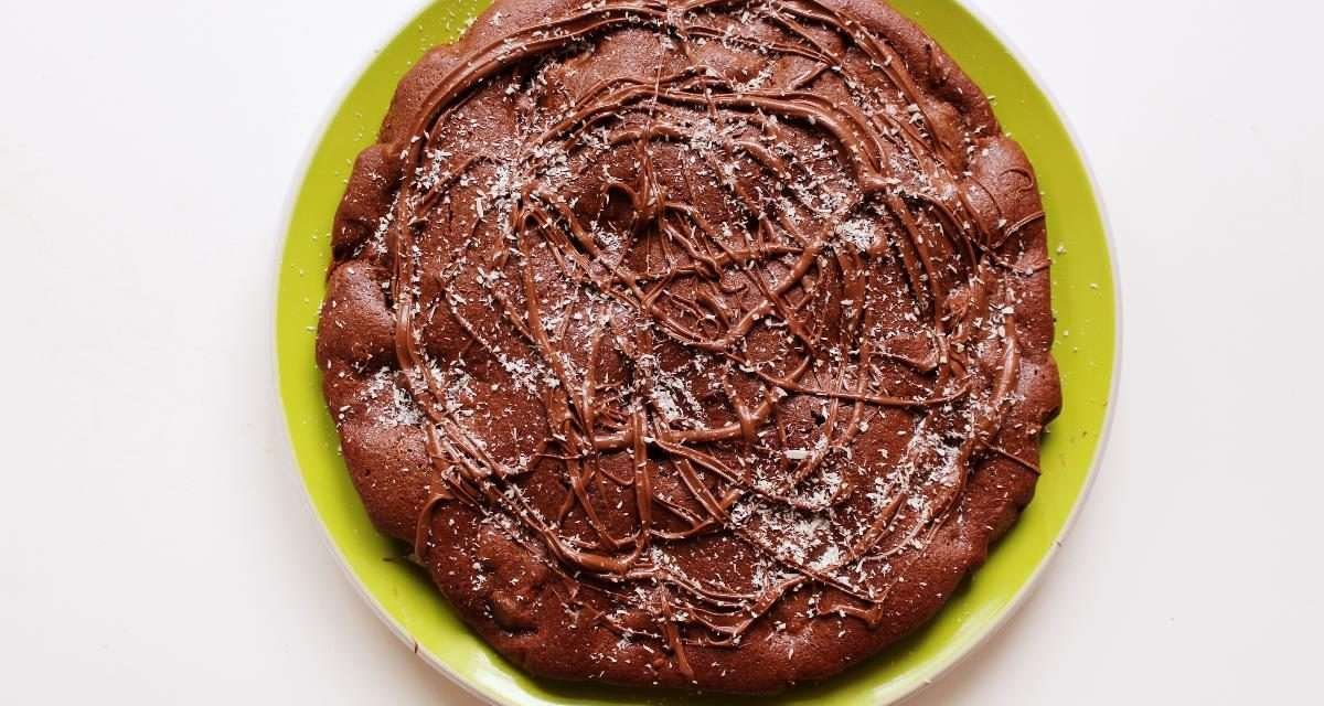 Torta di avena e cioccolato con ripieno di cocco