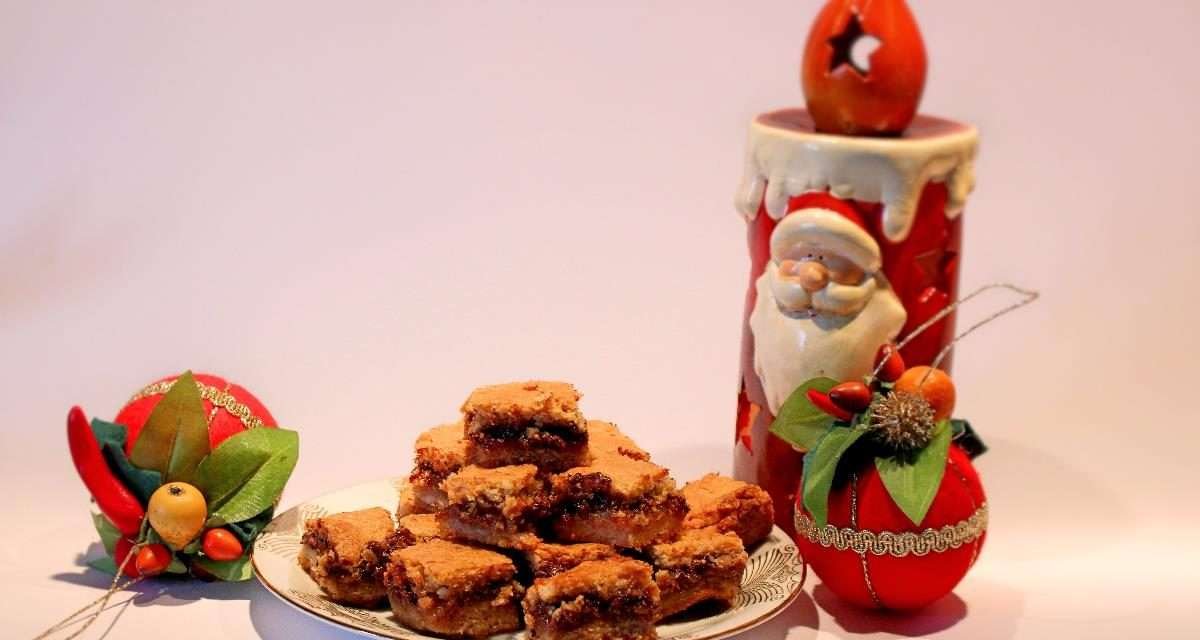 Dolcetti alle mandorle, cioccolato e arance con fichi secchi e noci: irresistibili dolci per le feste di natale