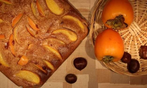 Torta con farina di castagne e cachi