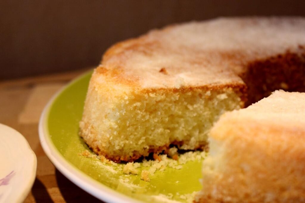 torta senza glutine appena sfornata