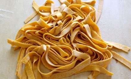 Tagliatelle alle carote: la pasta fresca colorata