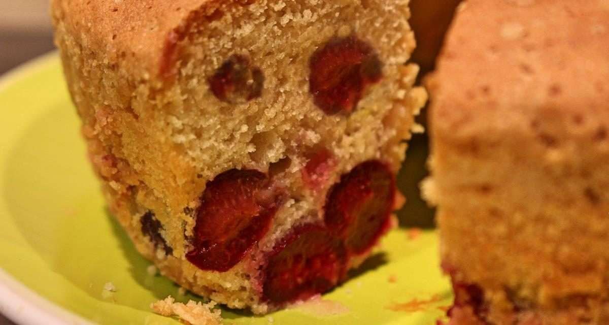 Ciambella alle ciliegie una soffice torta estiva