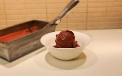 Come fare il gelato senza gelatiera: cioccolato fondente senza panna o latte come in gelateria