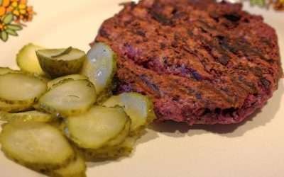 Veg Burger con cavolo rosso e grano saraceno