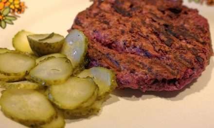 Veg Burger con cavolo rosso e grano saraceno