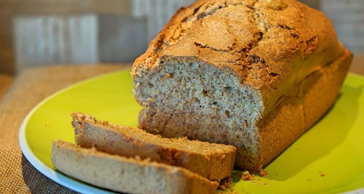 Torta con farina integrale mandorle e zenzero