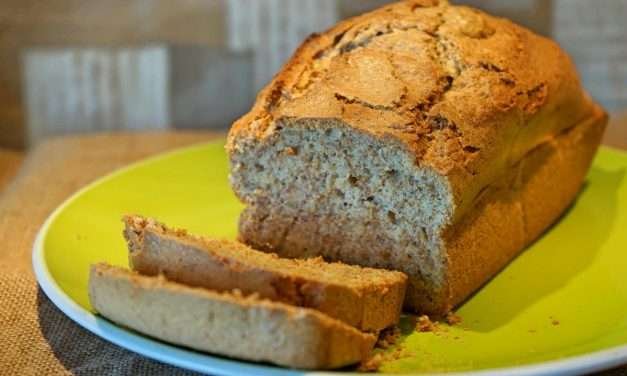 Torta con farina integrale mandorle e zenzero