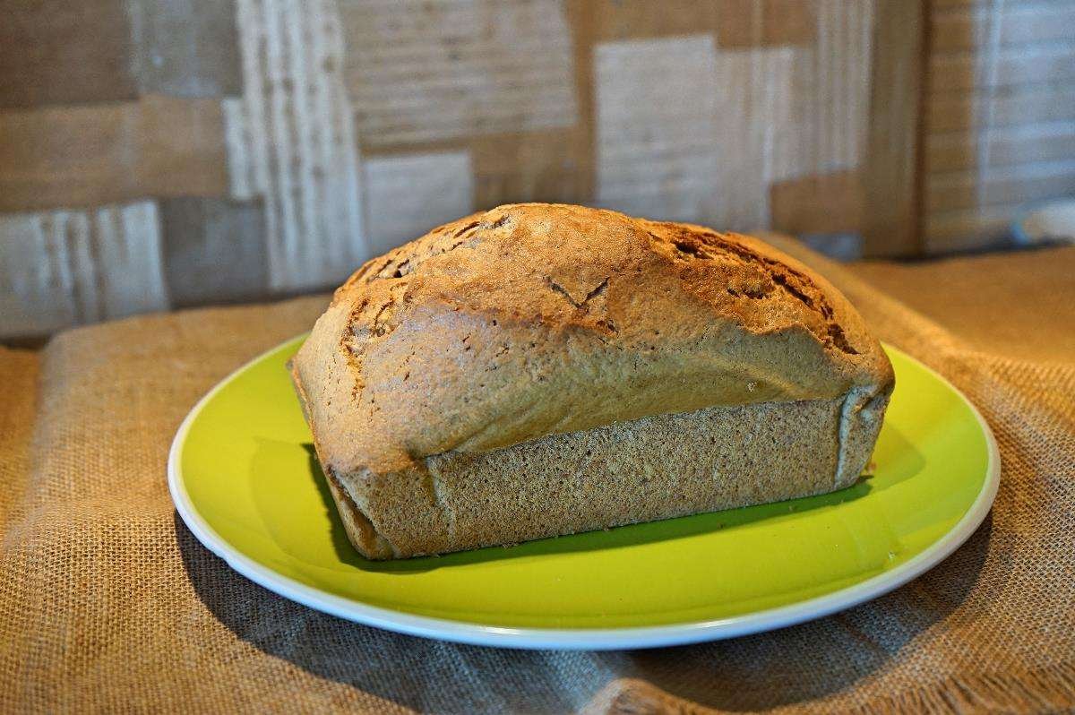 Torta con farina integrale mandorle e zenzero