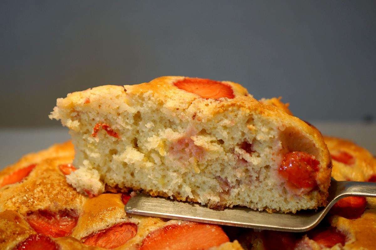 Torta con fragole e yogurt