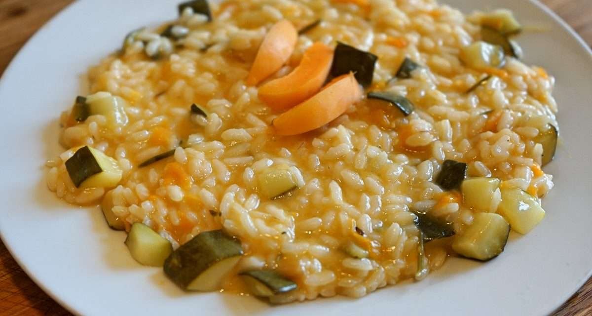 Risotto albicocche e rosmarino una ricetta estiva facilissima