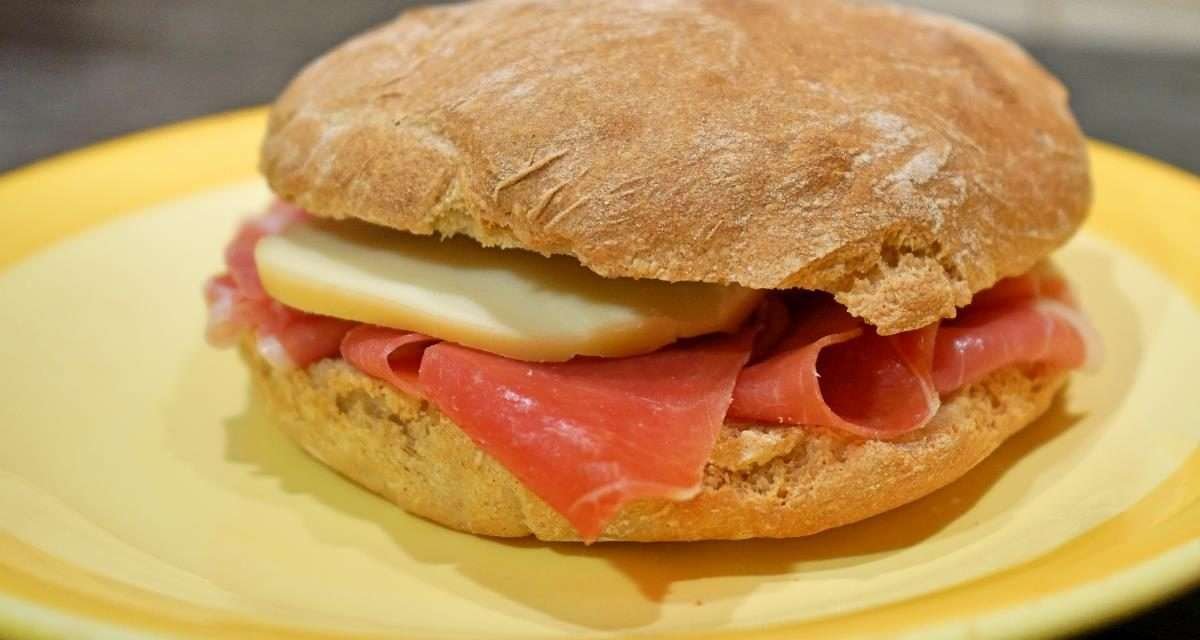 Pane con farina di semola e grano saraceno