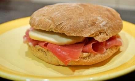 Pane con farina di semola e grano saraceno