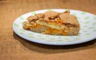 Sbriciolata con grano saraceno e albicocche