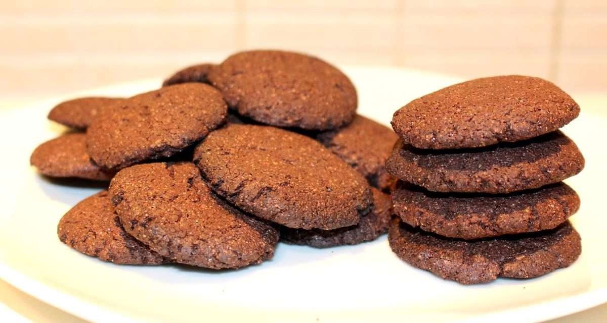 Biscotti con farina di orzo e cacao