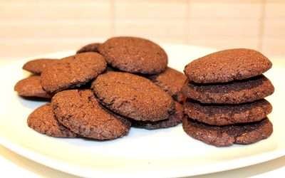 Biscotti con farina di orzo e cacao