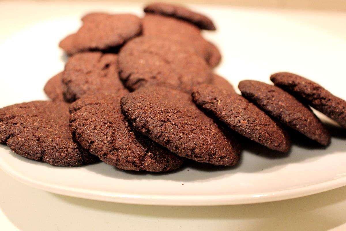 Biscotti con farina di orzo e cioccolato