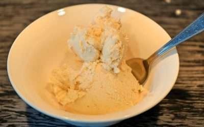 Gelato alla nocciola fatto in casa senza gelatiera