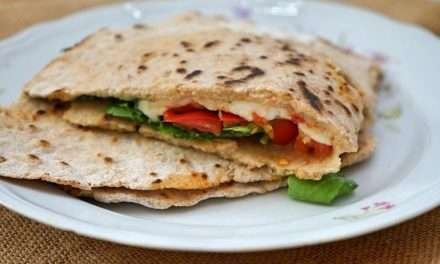 Piadina con farina integrale rucola e squacquerone