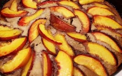 Torta pesche amaretti e cioccolato un soffice dolce estivo