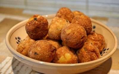 Polpette di pollo arrosto avanzato uno stuzzicante riciclo