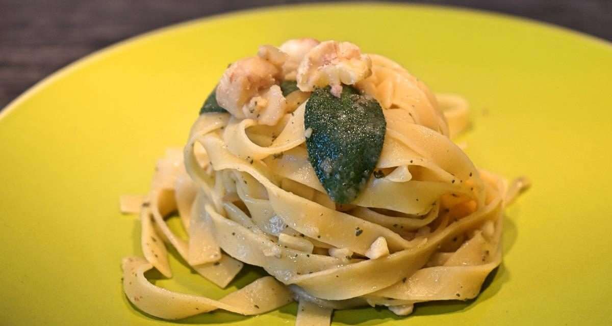 Pasta con castagne rosmarino e salvia – autunno vegano