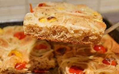 Focaccia di farro ricetta sfiziosa e croccante