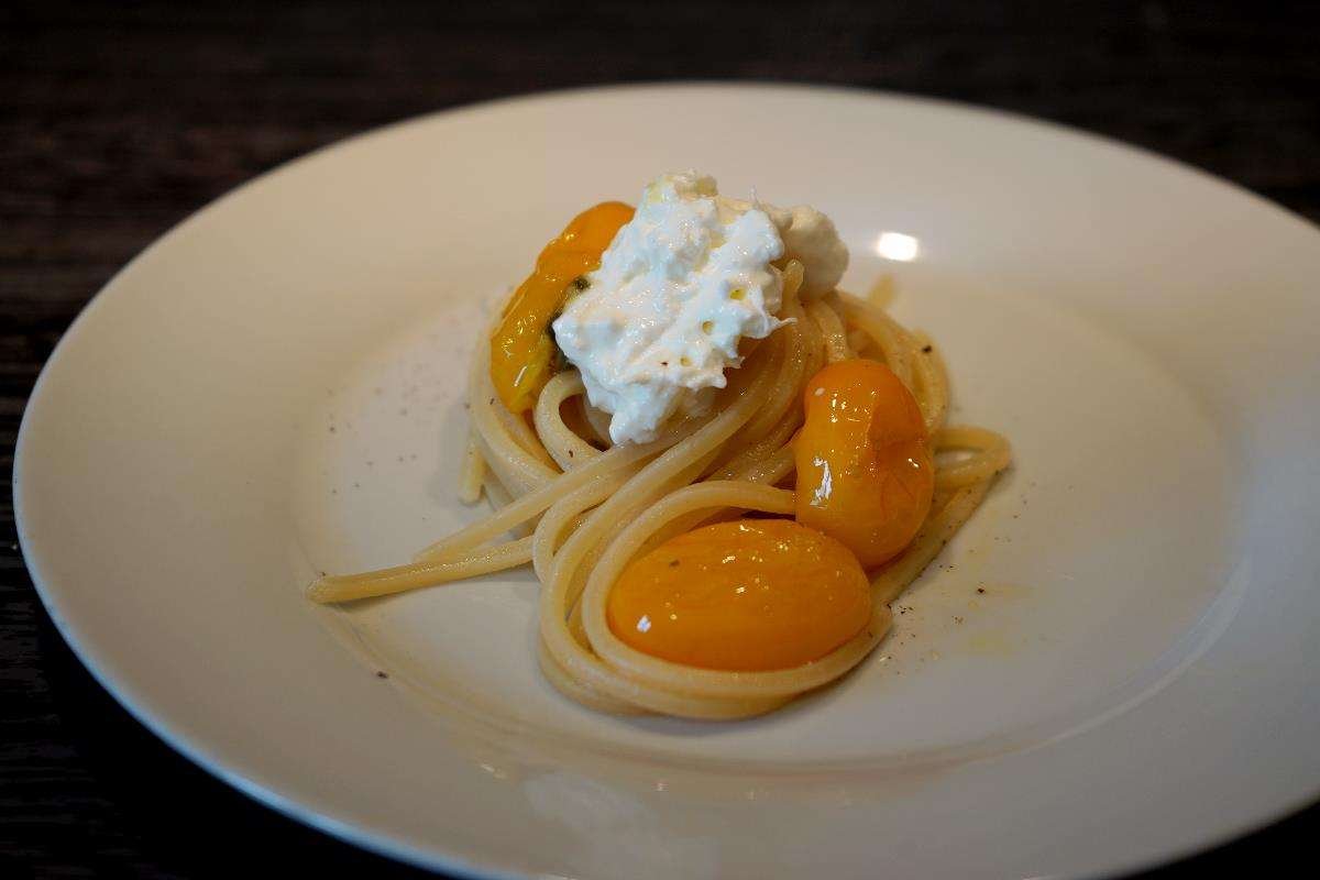 Pasta pomodorini gialli e stracciatella pugliese