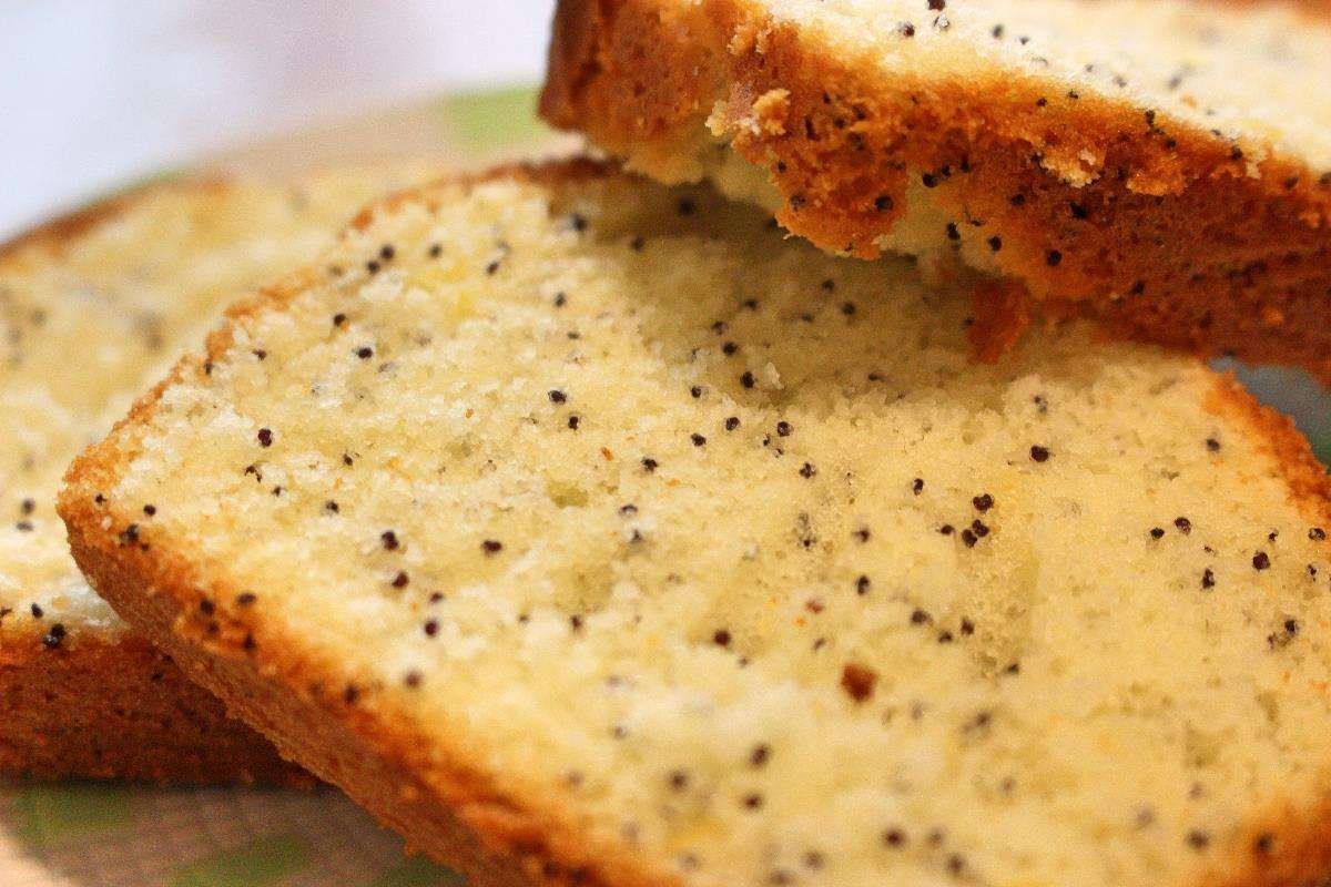 plumcake al limone e semi di papavero