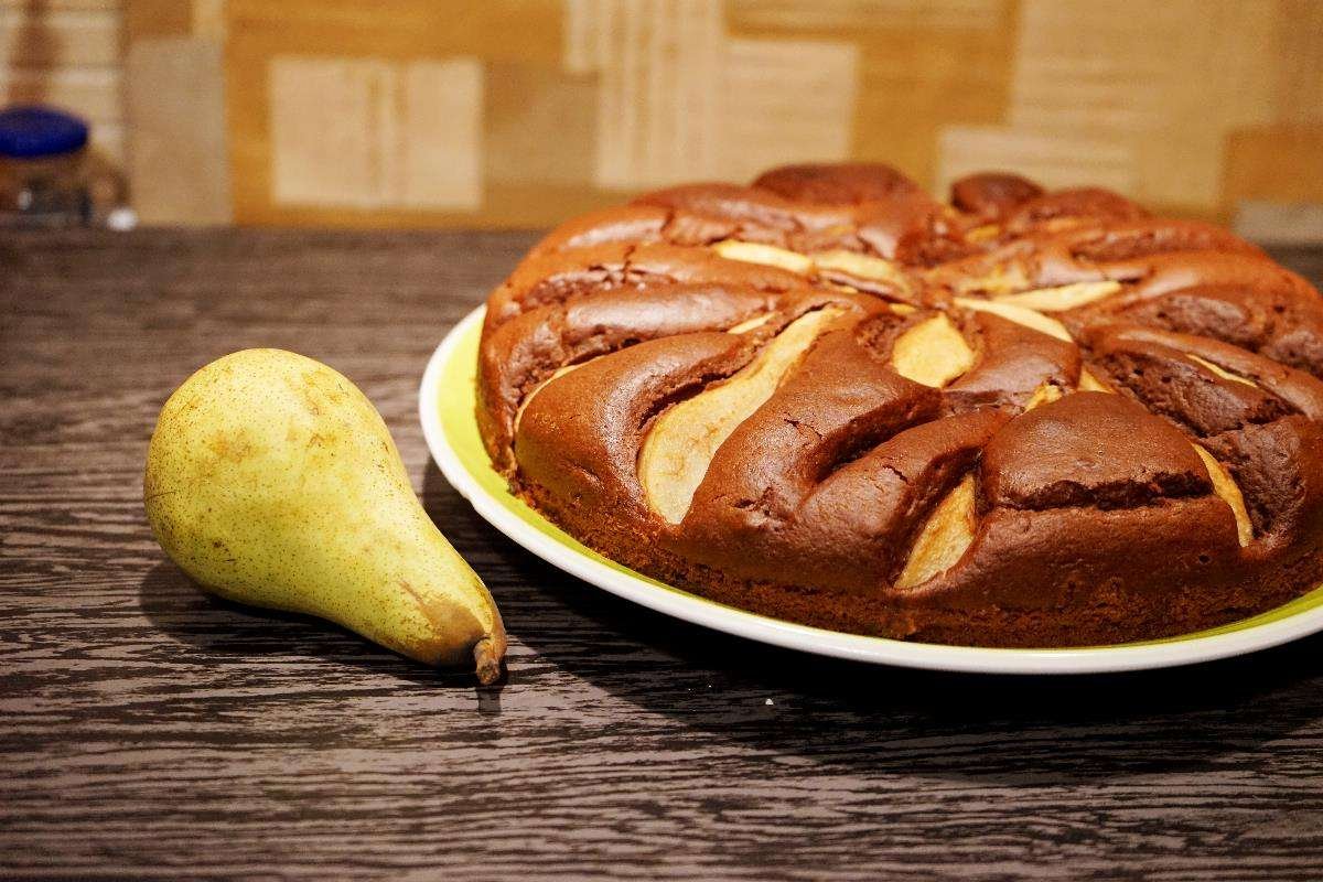 torta con farina di castagne pere e cioccolato