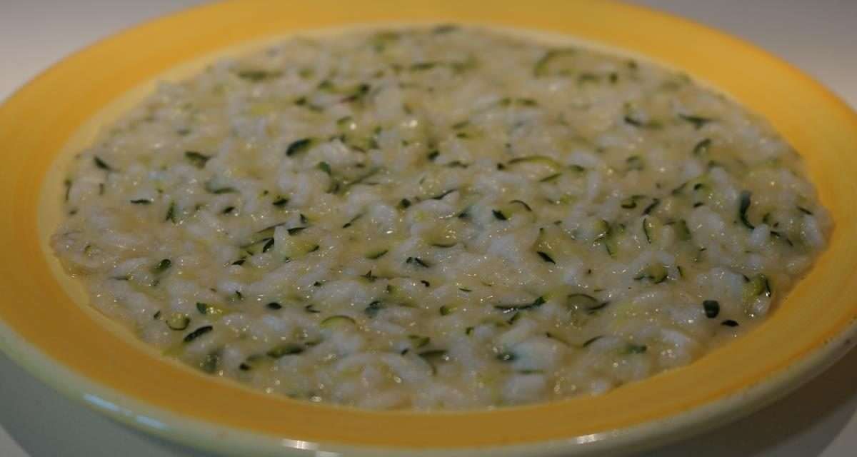 Risotto zucchine e stracchino ricetta cremosa e veloce