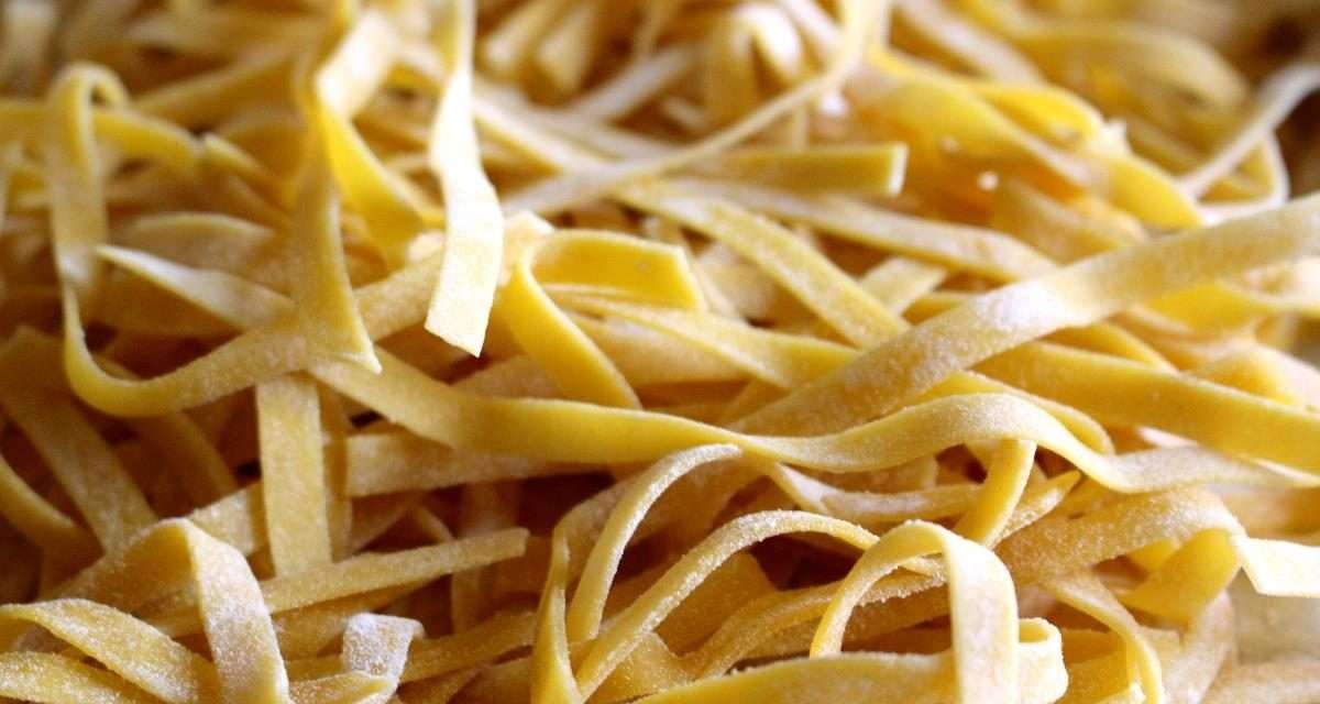 Tagliatelle con farina di ceci pasta fresca senza glutine