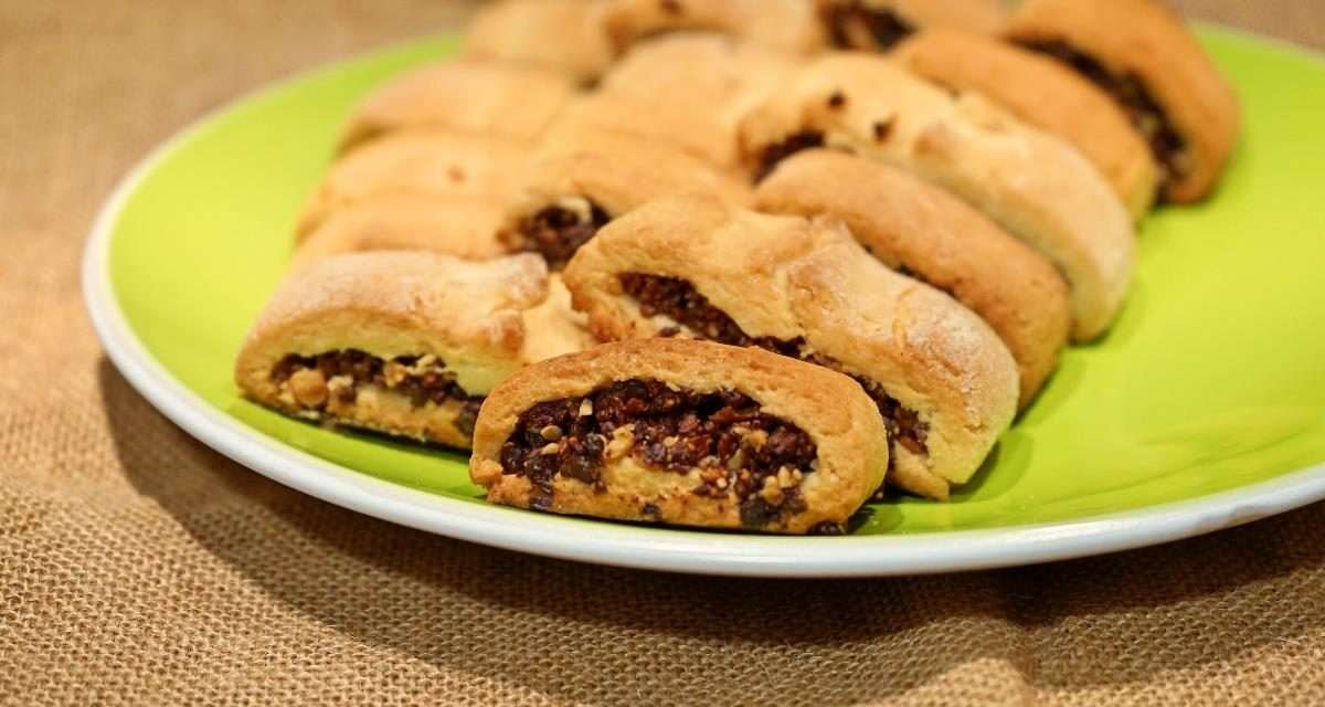 Biscotti per natale fichi datteri nocciole e cioccolato