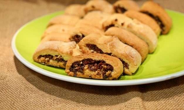 Biscotti per natale fichi datteri nocciole e cioccolato