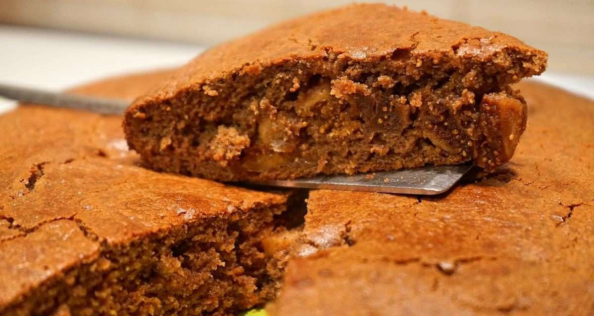 Torta di carrube mandorle e fichi tra panettone e panforte