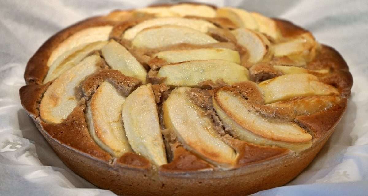 Torta di mele soffice senza glutine con farina di castagne