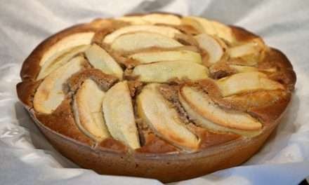 Torta di mele soffice senza glutine con farina di castagne