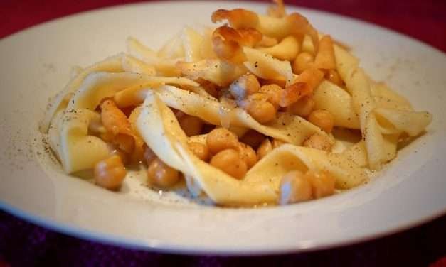 Ciceri e tria pasta fritta con ceci cantata da Orazio