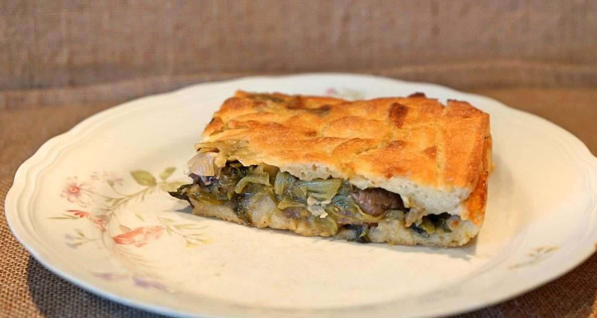 Pizza di scarola e salsiccia la focaccia alla napoletana