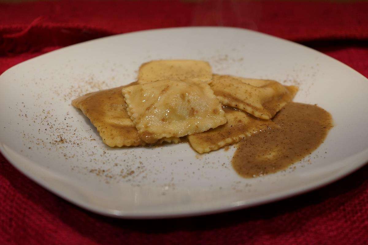 Ravioli con ripieno di cotechino e patate