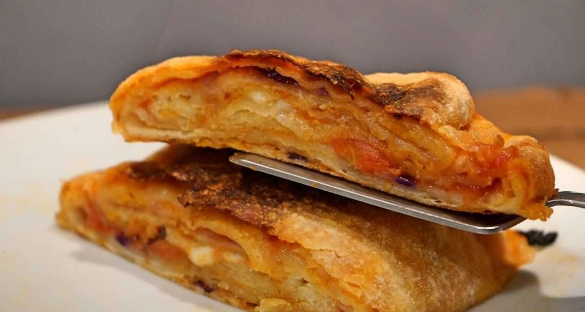 Scaccia ragusana lo street food siciliano che racconta la storia