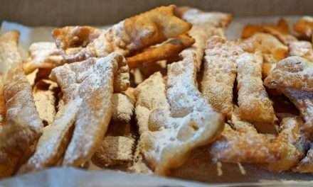 Chiacchiere con strutto ancora più friabili e croccanti