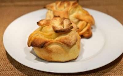 Cucche siciliane con formaggio e salsiccia