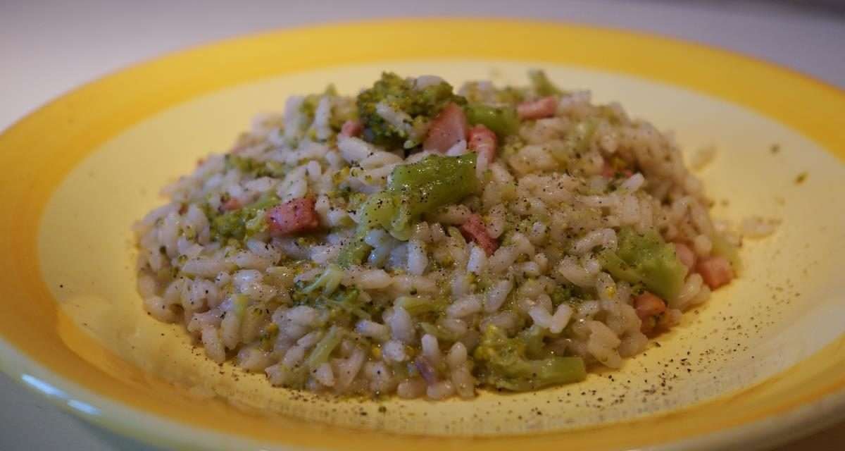 Risotto broccoli e pancetta primo piatto deciso e saporito