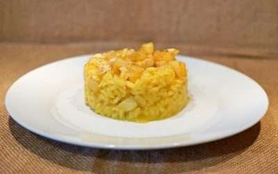 Risotto con ananas zafferano e mandorle