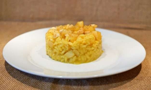 Risotto con ananas zafferano e mandorle