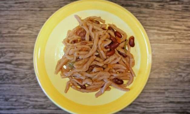 Strozzapreti con farina di castagne la pasta fresca con fagioli e salsiccia che non ti aspetti