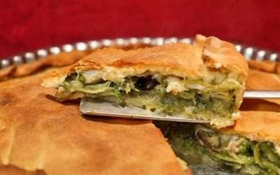 Torta salata con cicoria focaccia verdure e formaggio